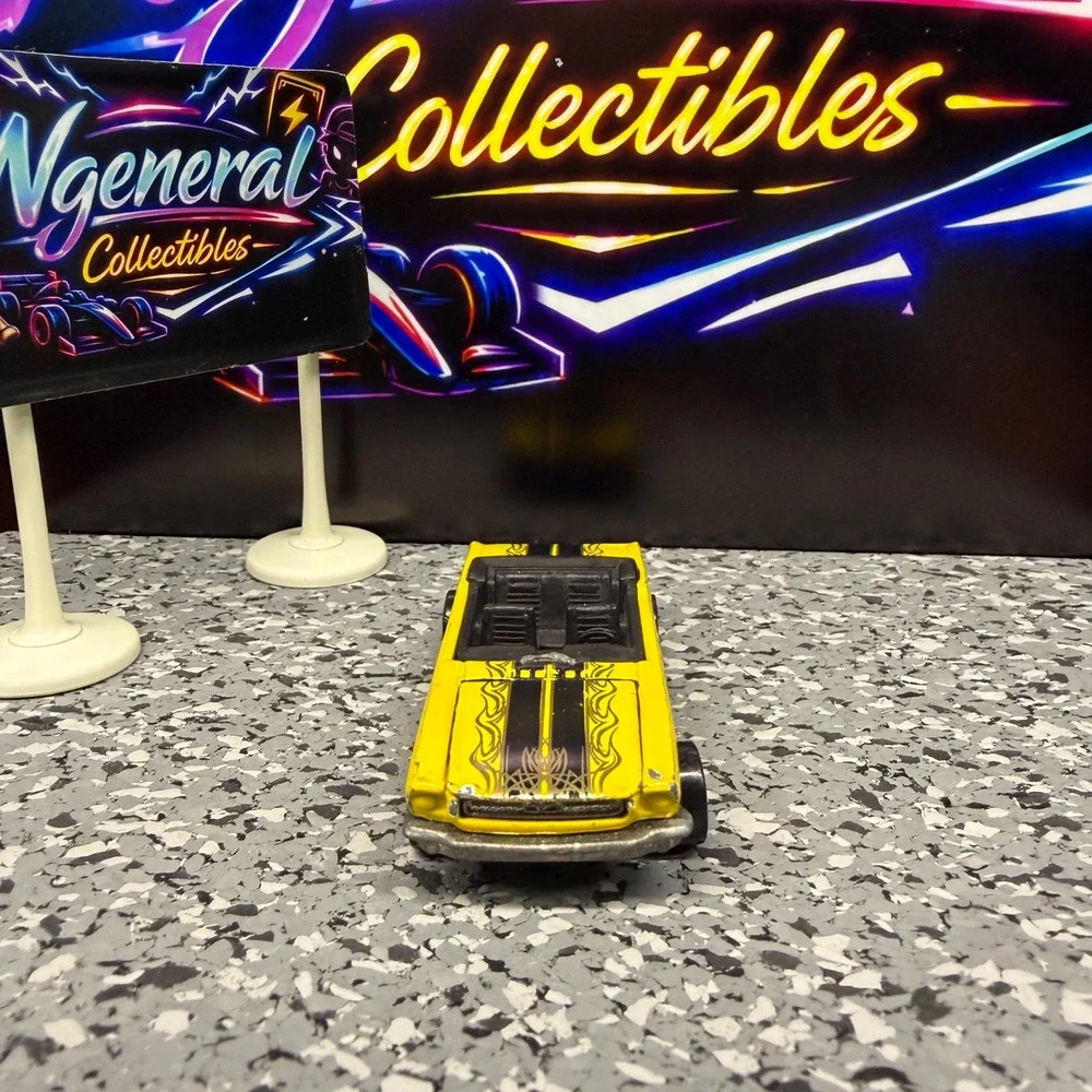 Hot Wheels 65 Ford Mustang Convertible Yellow Black Flames Opening Hood 1983